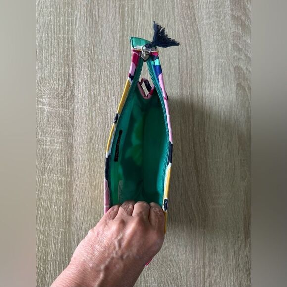 NWOT … MODELLA Cosmetic / Makeup Bag With Bold Floral Design - Picture 3 of 4